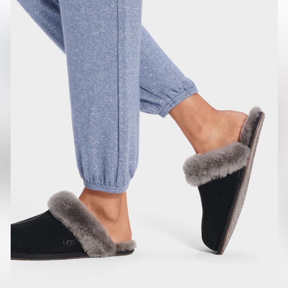 Ugg Scuffette II Slippers in Black/Gray